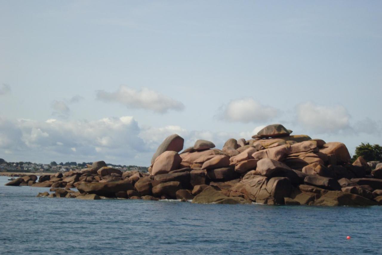 studio exposé plein sud vu sur le port de plaisance Perros-Guirec Exterior foto